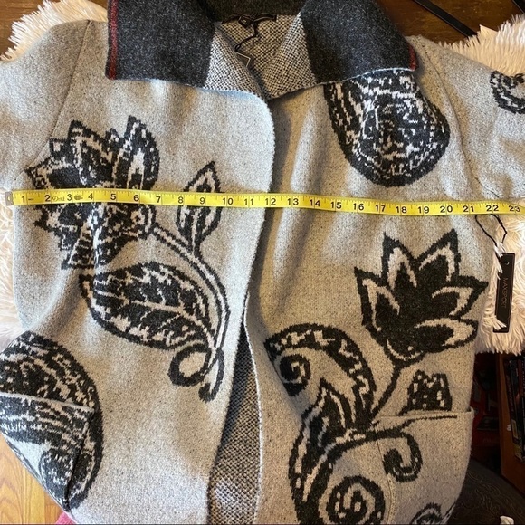 NWT Maxsport Cardigan. Size Medium - Picture 3 of 7